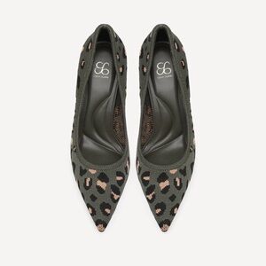 Cosy Island Olive Green EternalPace Minimalist Stiletto Heeled Pump Size 5.